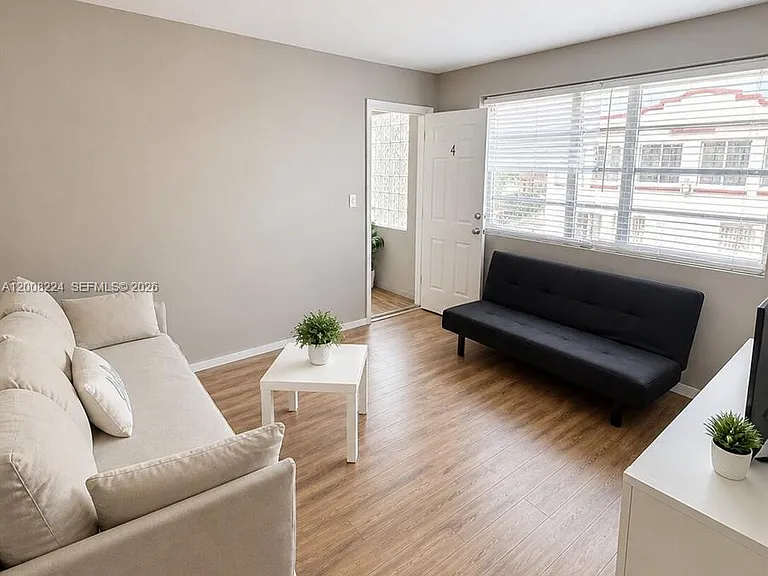 375 SW 19th Ave #1 — Photo 3