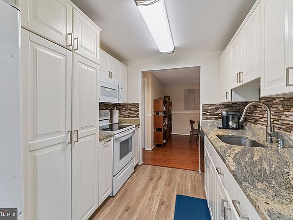 5th image of 18040 Chalet Dr #15-201