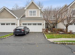 8 Briar Ridge Dr, Bethel, CT 06801