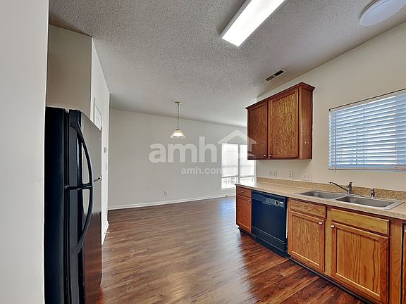 4th image of 539 Rockbridge Dr