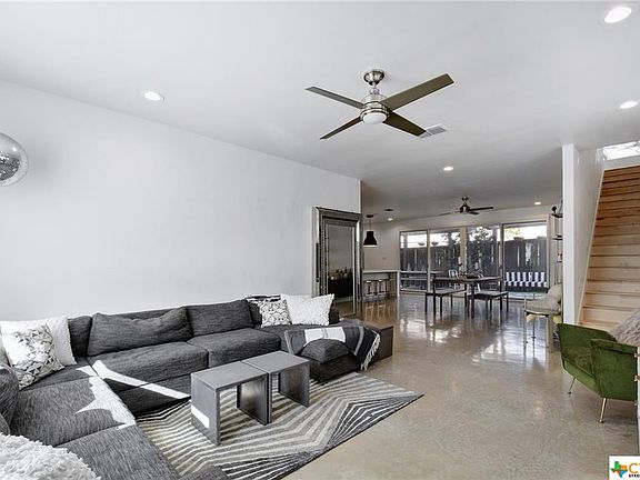 2nd image of 402 Everest Ave