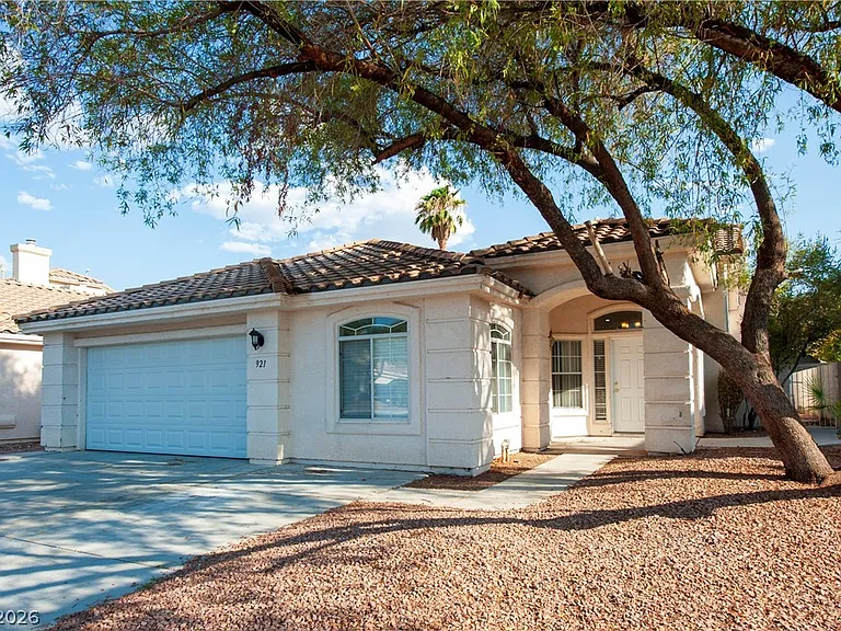 921 English Heather Dr — Photo 3