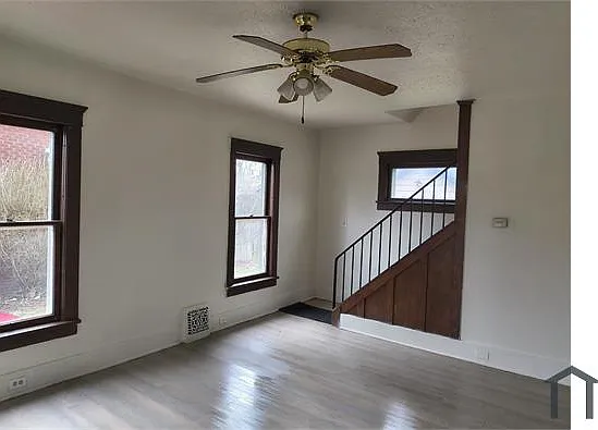 397 Laird Ave SE — Photo 8