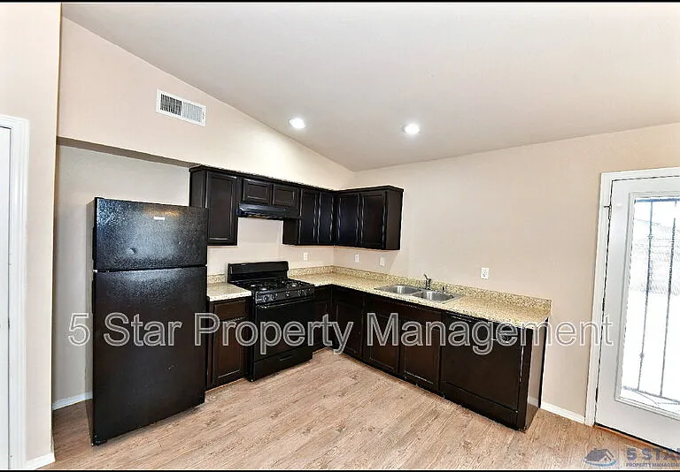 916 Villa Seca Dr — Photo 17