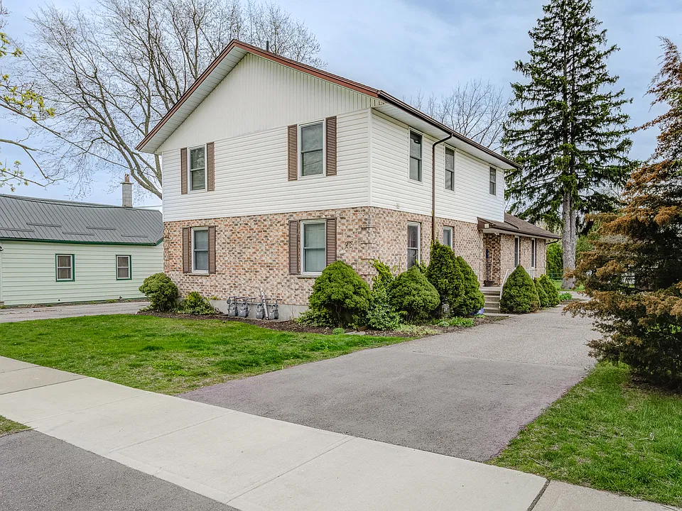 22 Clarence St #3