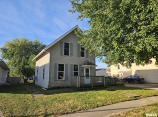 210 E 4th St, Wilton, IA 52778