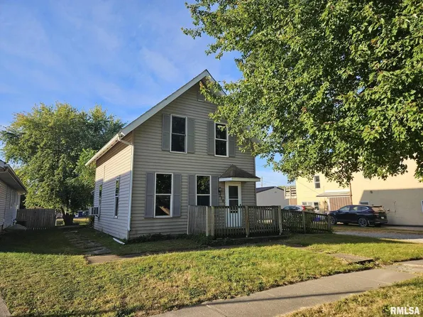 210 E 4th St, Wilton, IA 52778