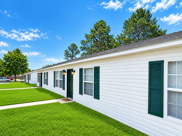 25 Janie Cir APT 7, Nahunta, GA 31553