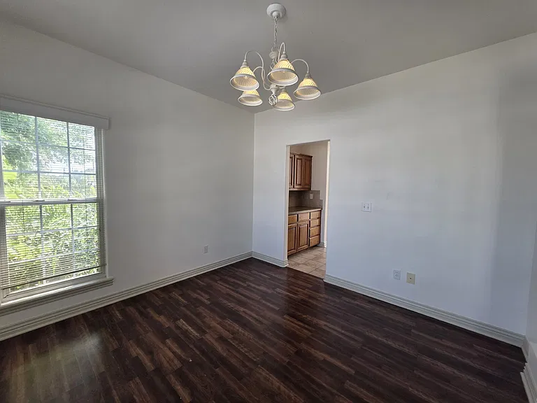 302 Cross Creek Dr — Photo 8