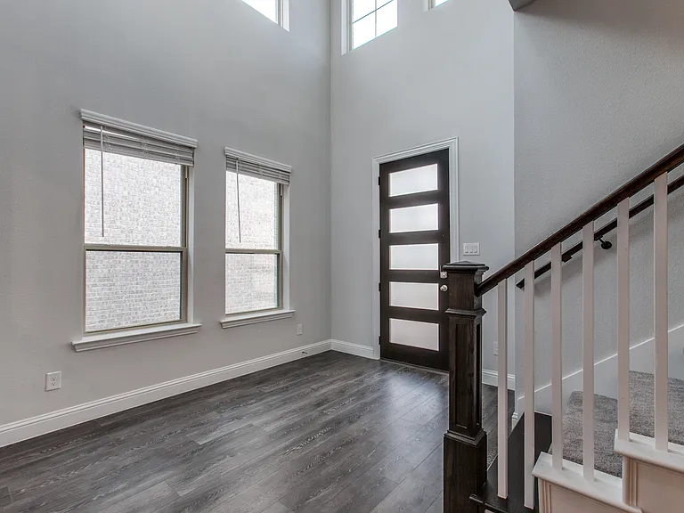 4508 El Paso Dr — Photo 3