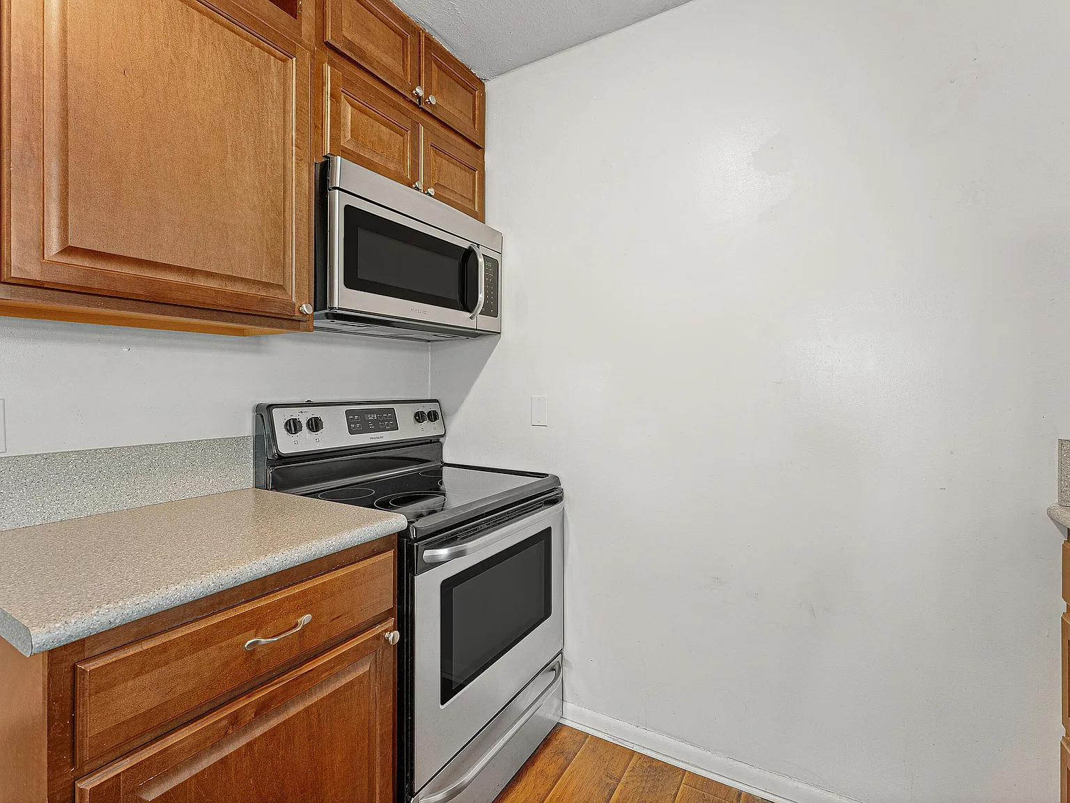 1 bed, 1.0 bath, 745 sqft, $1,800 — Photo 3