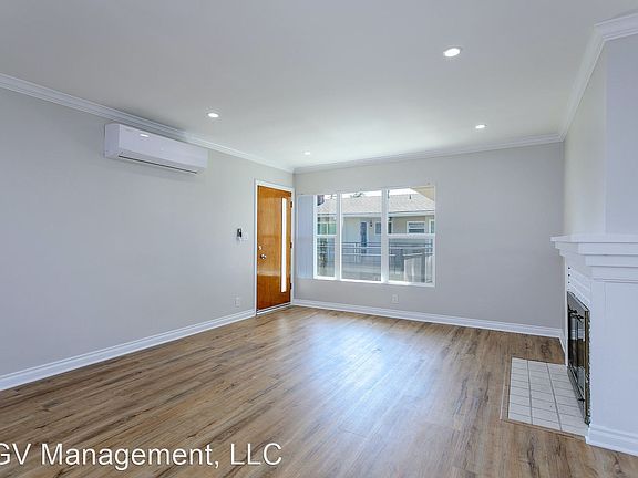 4th image of 1001 W Huntington Dr APT B
