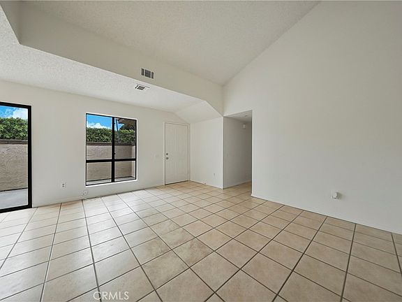 4th image of 45546 Aladdin St APT B101