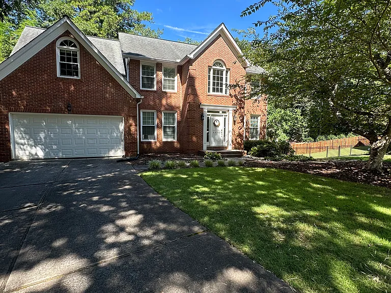 Pinehollow Ct — Photo 72