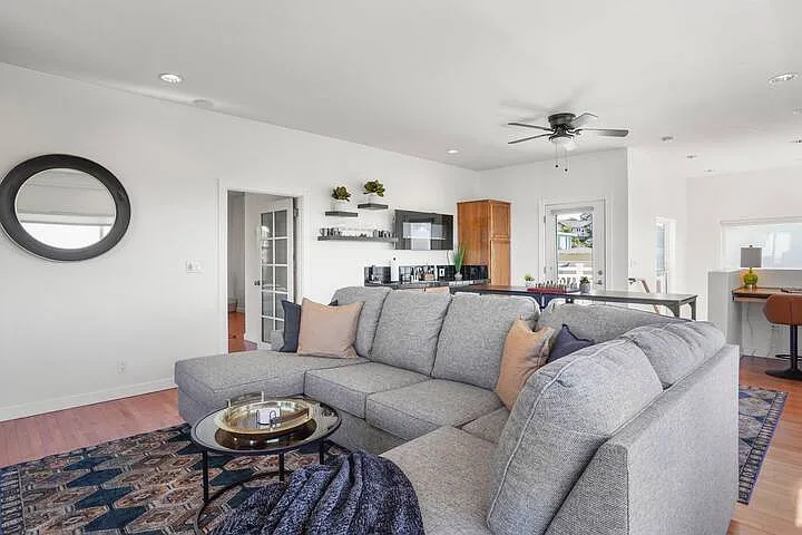 4551 Narragansett Ave — Photo 31