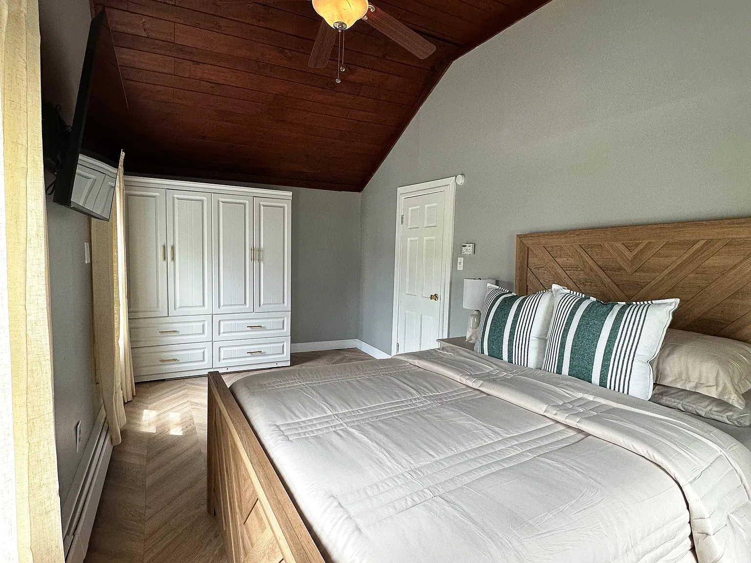 2 bed, 1380 sqft, $3,400 — Photo 2