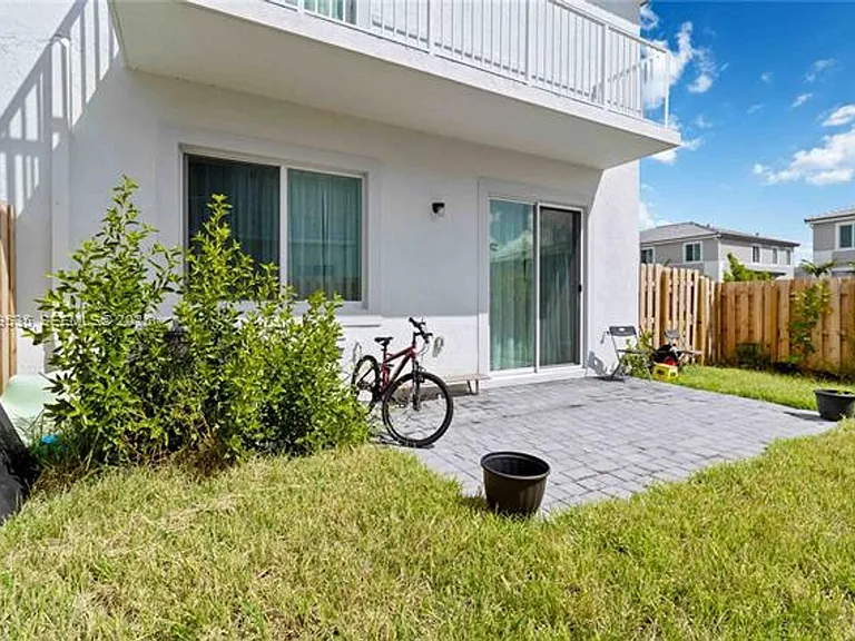 760 SE 13th Ct #Townhouse 760 — Photo 25