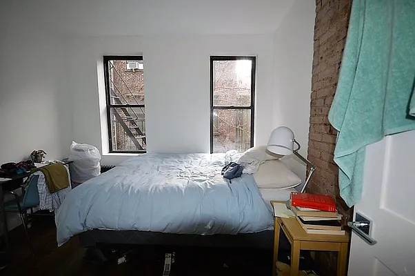 Rented by Universal Realty Group | media 3