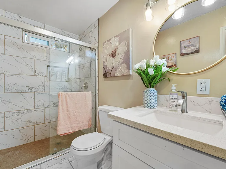 888 Golden Saratoga-Cupertino Apartment Homes — Photo 17