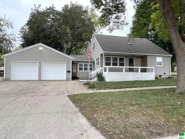 201 S Randall St, Rock Rapids, IA 51246