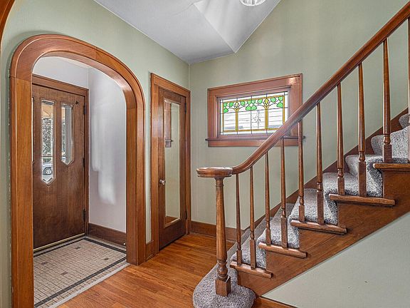 5th image of 1520 Tamarack Ave NW