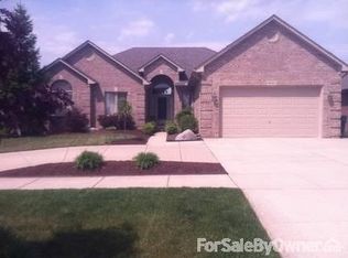 56343 Saint Andrews Dr, Macomb, MI