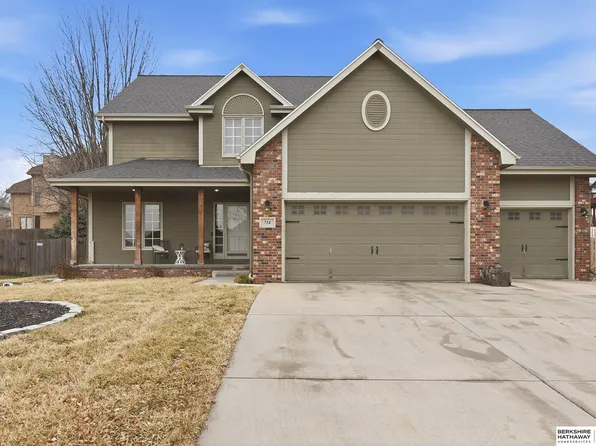 714 N Madison St, Papillion, NE 68046