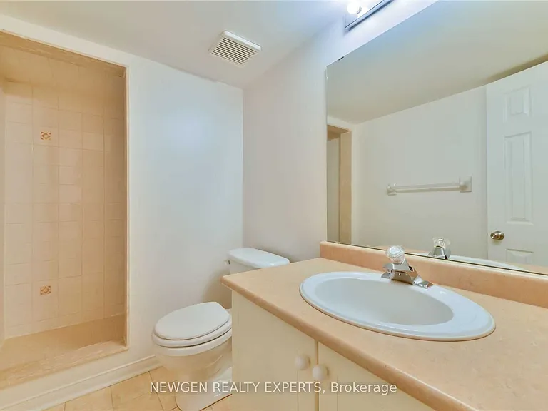 22 Rochefort Dr — Photo 34