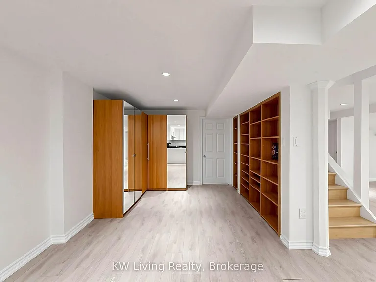 33 Southgate Cres — Photo 40