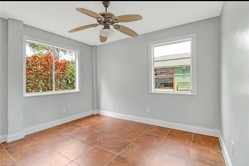 26290 Coventry Ln — Photo 2
