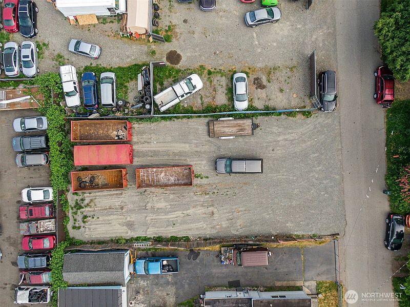 3rd image of 118 12th Street SE