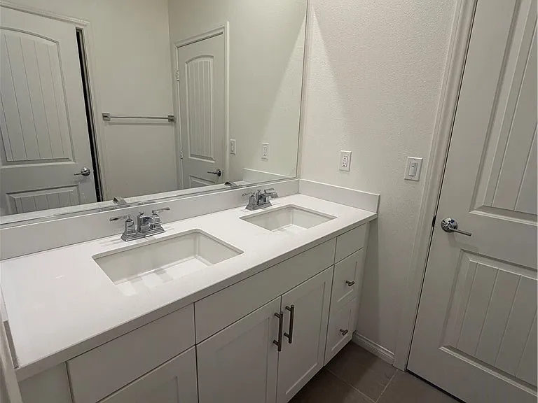 1446 E Laurelwood Dr — Photo 11