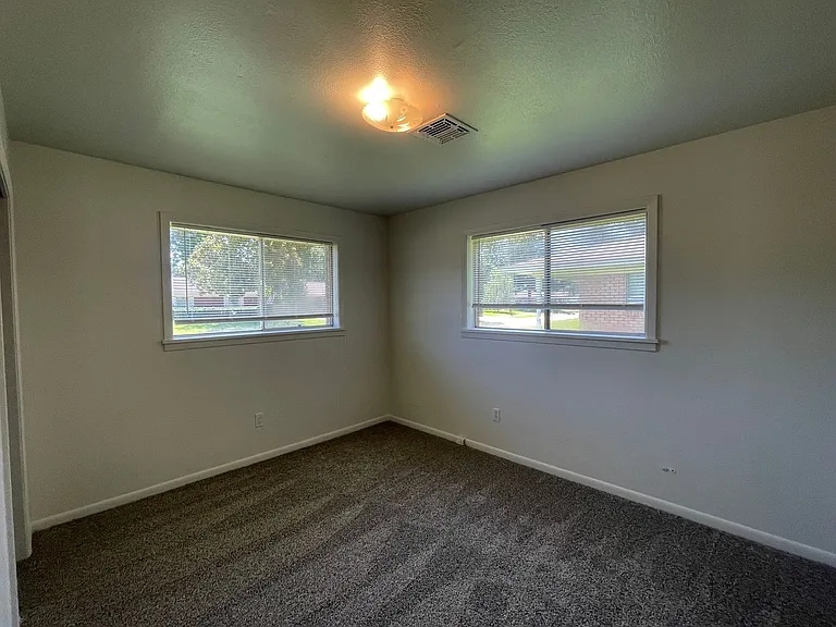4212 Elaine St — Photo 7