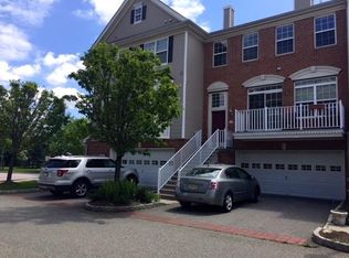 8 Lee Ct, Jersey City, NJ 07305