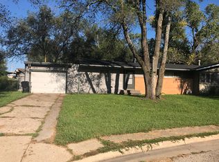 6927 SW Arborhaven Ln, Topeka, KS 66619