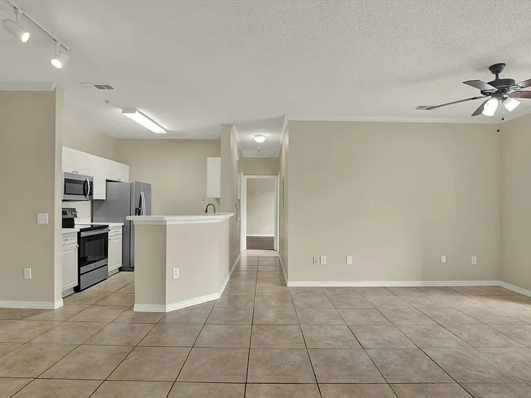 18001 Richmond Place Dr #224 — Photo 3