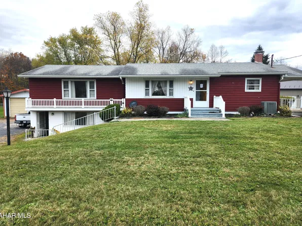 736 Quaker Valley Rd, New Paris, PA 15554