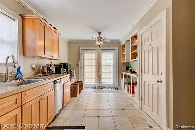 920 E Lincoln Ave — Photo 4