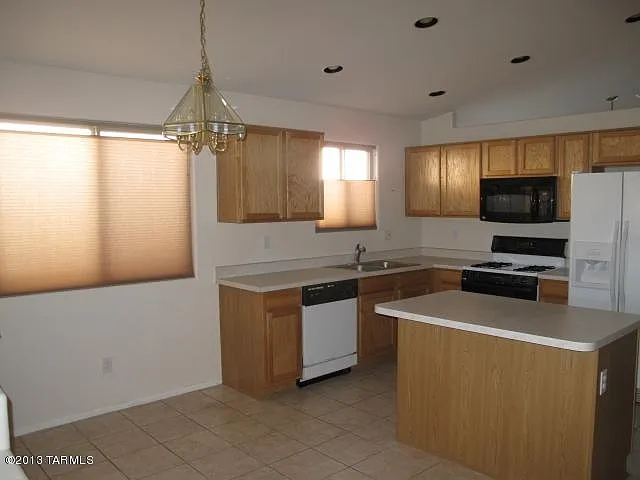 570 W Faith Dawn Ct — Photo 2