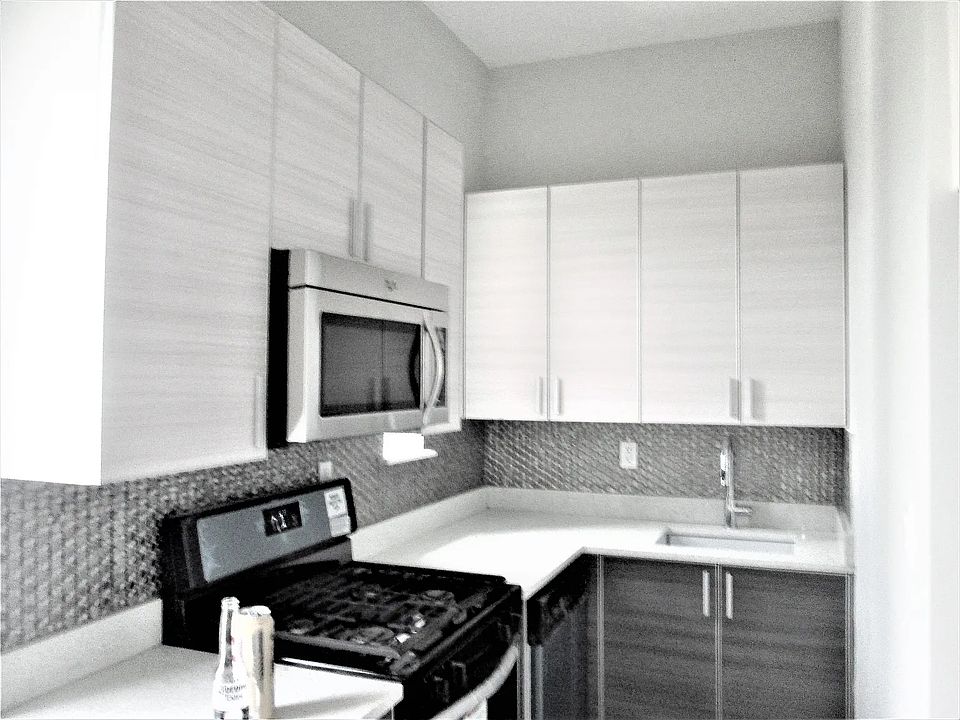 1st image of 928 Myrtle Ave APT 24