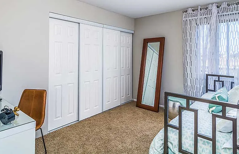 The Lakes at Fountain Square Apartment Homes — Photo 9