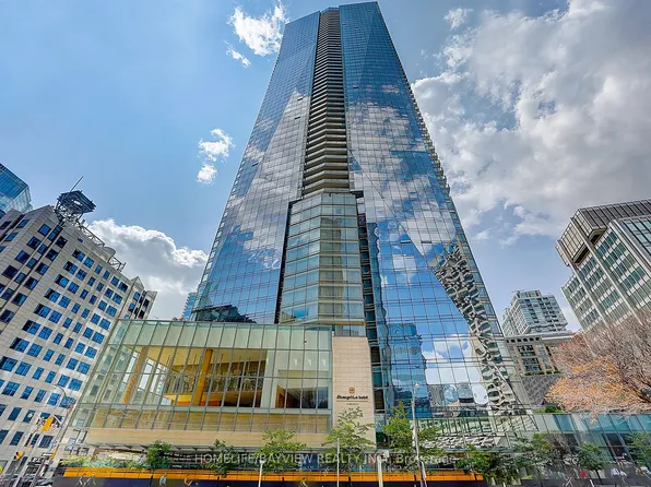 180 University Ave #5404, Toronto, ON M5H 0A2