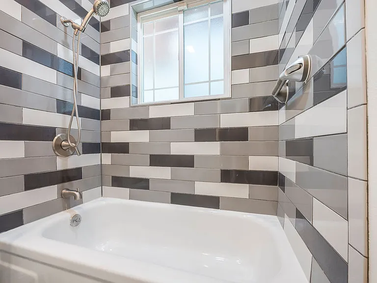 Upper floor full bathrom