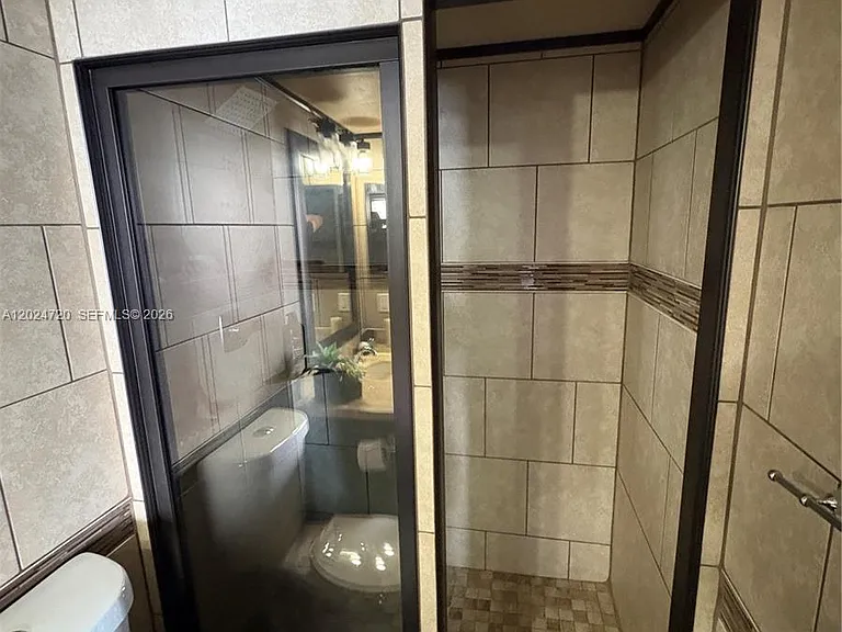111 Lake Emerald Dr #302 — Photo 9