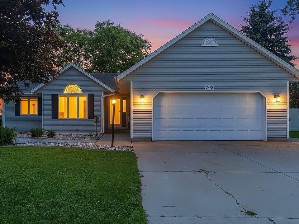 1st image of 702 Carol Ln