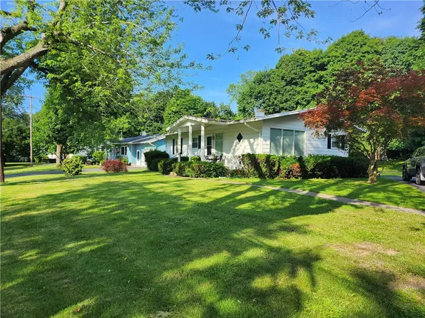14 Sprucewood Dr, Geneva, NY 14456