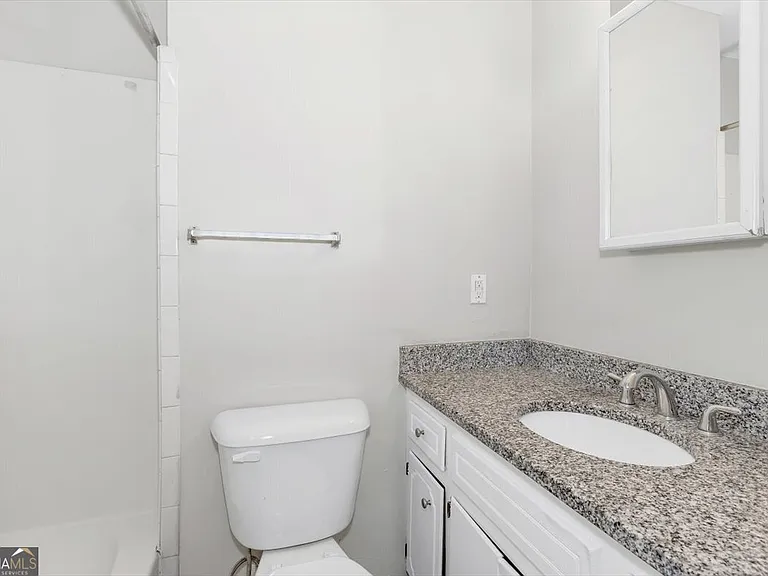 211 Broad St — Photo 11