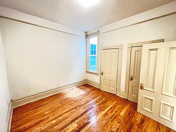 4th image of 122-144 Tiffany Ave #132