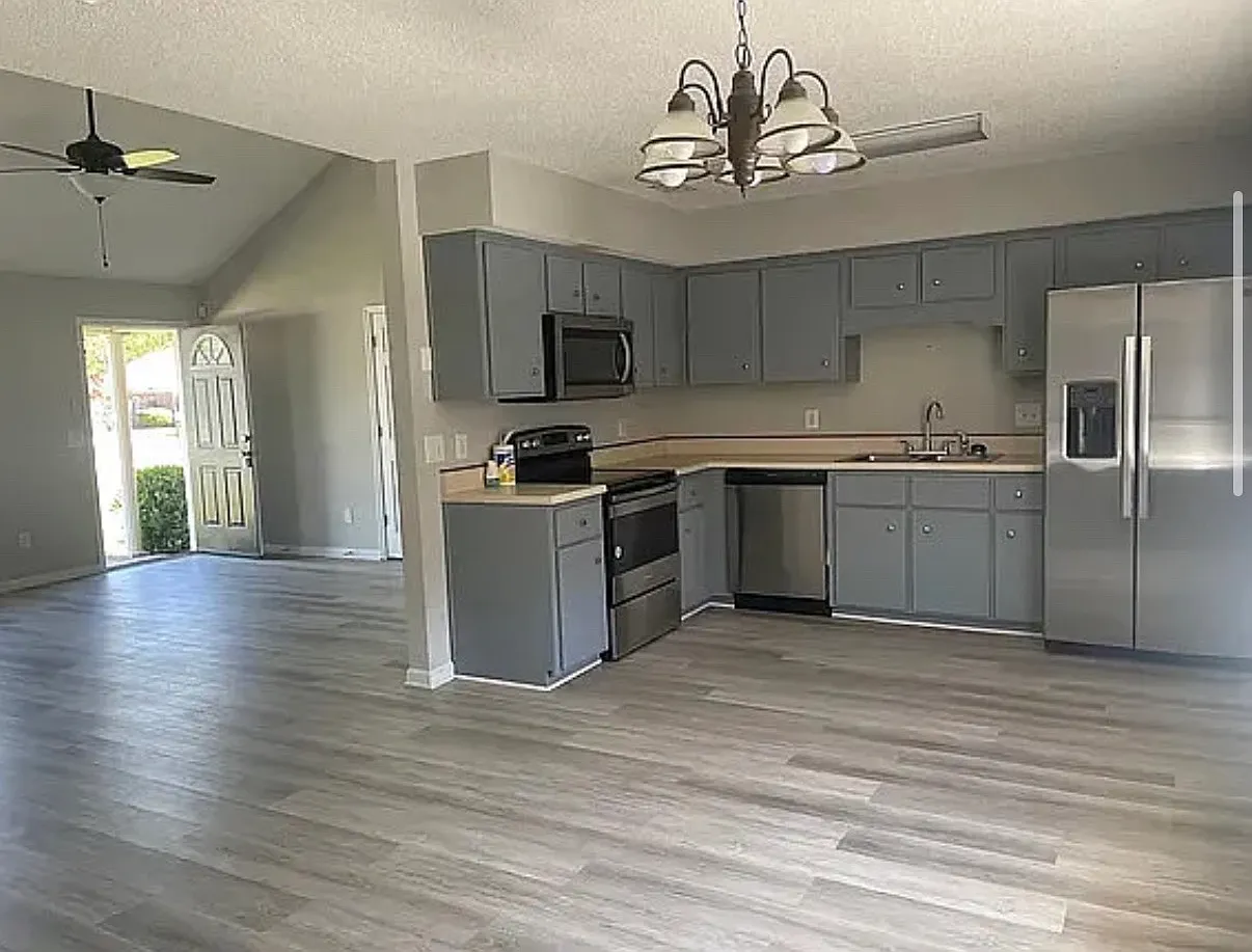 4 bed, 1428 sqft, $1,875 — Photo 4