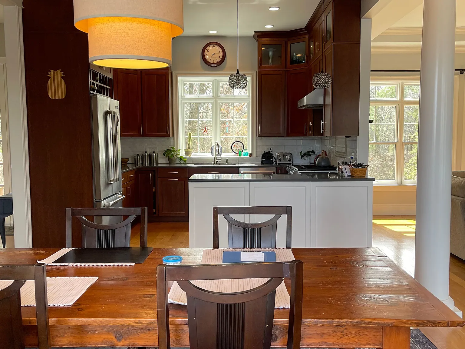 3 bed, 2.5 bath, 2500 sqft, $4,350 — Photo 2